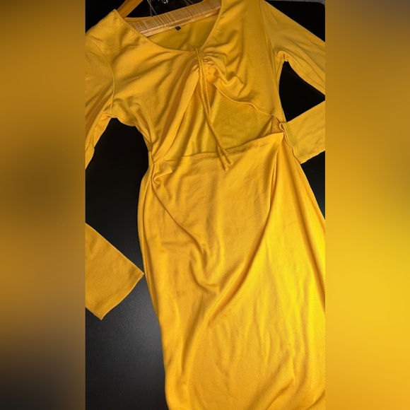 BCBG Paris Women's Rib Knit Dress With Mid Section Cut Out in Yellow Sz XL EUC - Picture 1 of 7